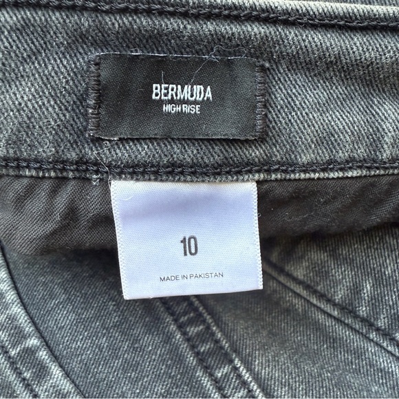 Express Bermuda High Rise Jean Shorts Women's Size 10 Stretch Black Denim Wash - Picture 5 of 8